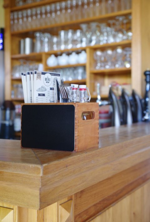 Skrzynka na karty menu i sztućce