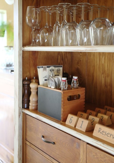 Skrzynka na karty menu i sztućce