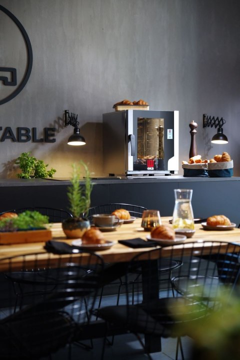 Piec konwekcyjno - parowy Evolution New 5 x GN 2/3 elektryczny z bezpośrednim natryskiem, ekranem dotykowym