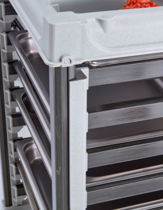 Wózek CAMBRO Camshelving® do transportu pojemników 9 × GN 1/1