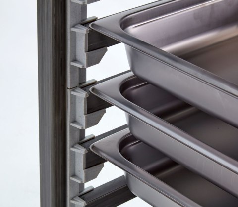 Wózek CAMBRO Camshelving® do transportu pojemników 9 × GN 1/1