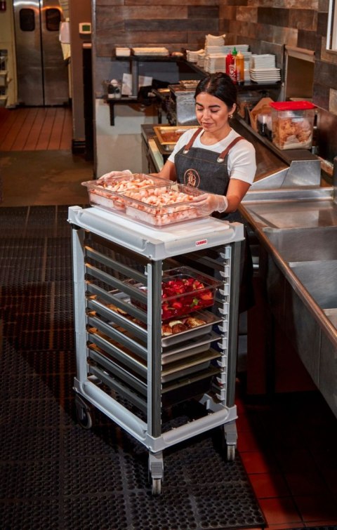 Wózek CAMBRO Camshelving® do transportu pojemników 9 × GN 1/1